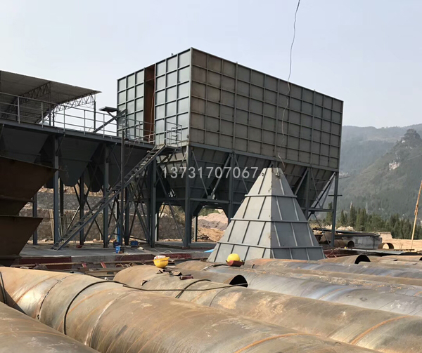 湖南岳陽(yáng)頁(yè)巖磚廠布袋除塵器施工中 湖南岳陽(yáng)頁(yè)巖磚廠布袋除塵器施工中